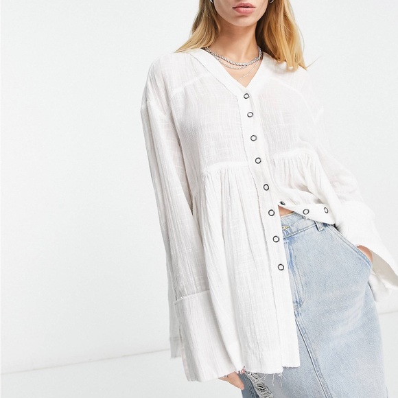 Free People Tops - Free People babydoll button through shirt in white SIZE MEDIUM 0957